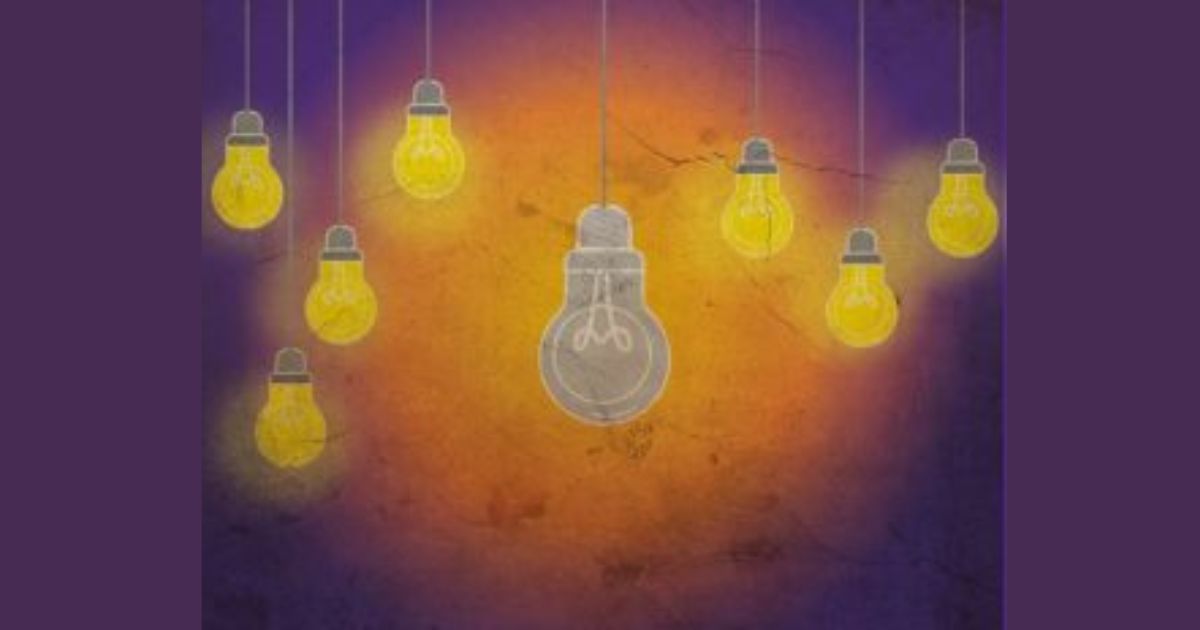 はだか電球が８個ぶら下がっている画像